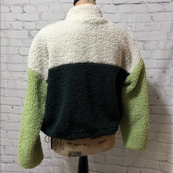 Wild Fable oversized cropped Colorblock Sherpa Jacket with Zipper & pockets - Picture 5 of 9